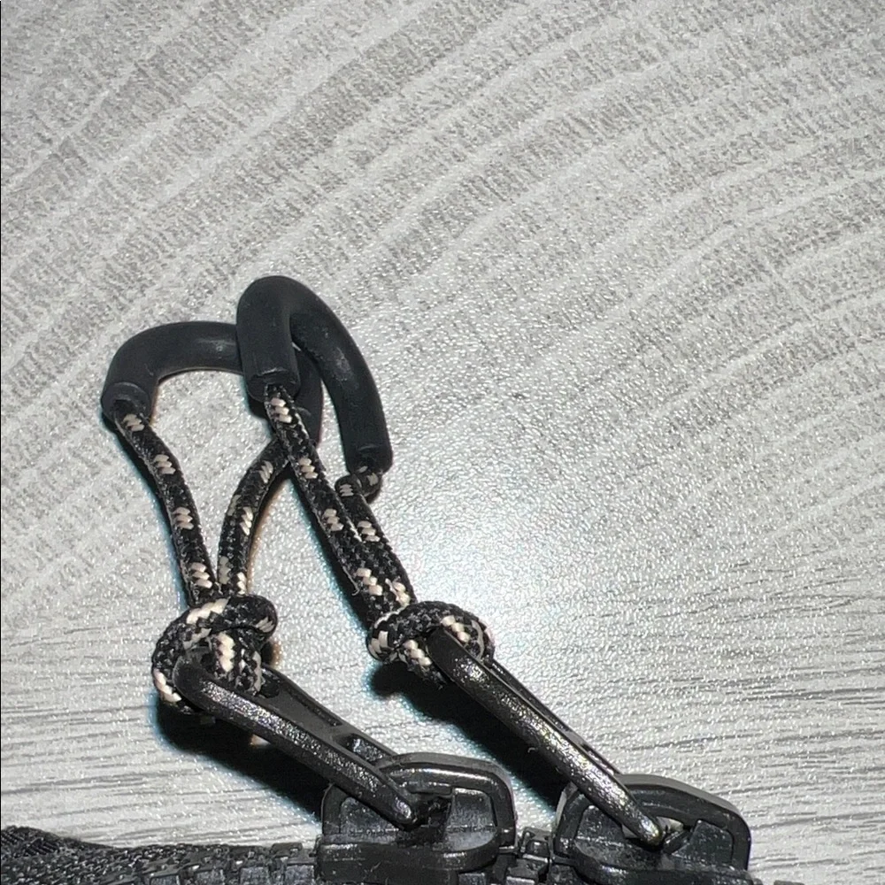 BEIS The Sport Sling in Black - Picture 6 of 14